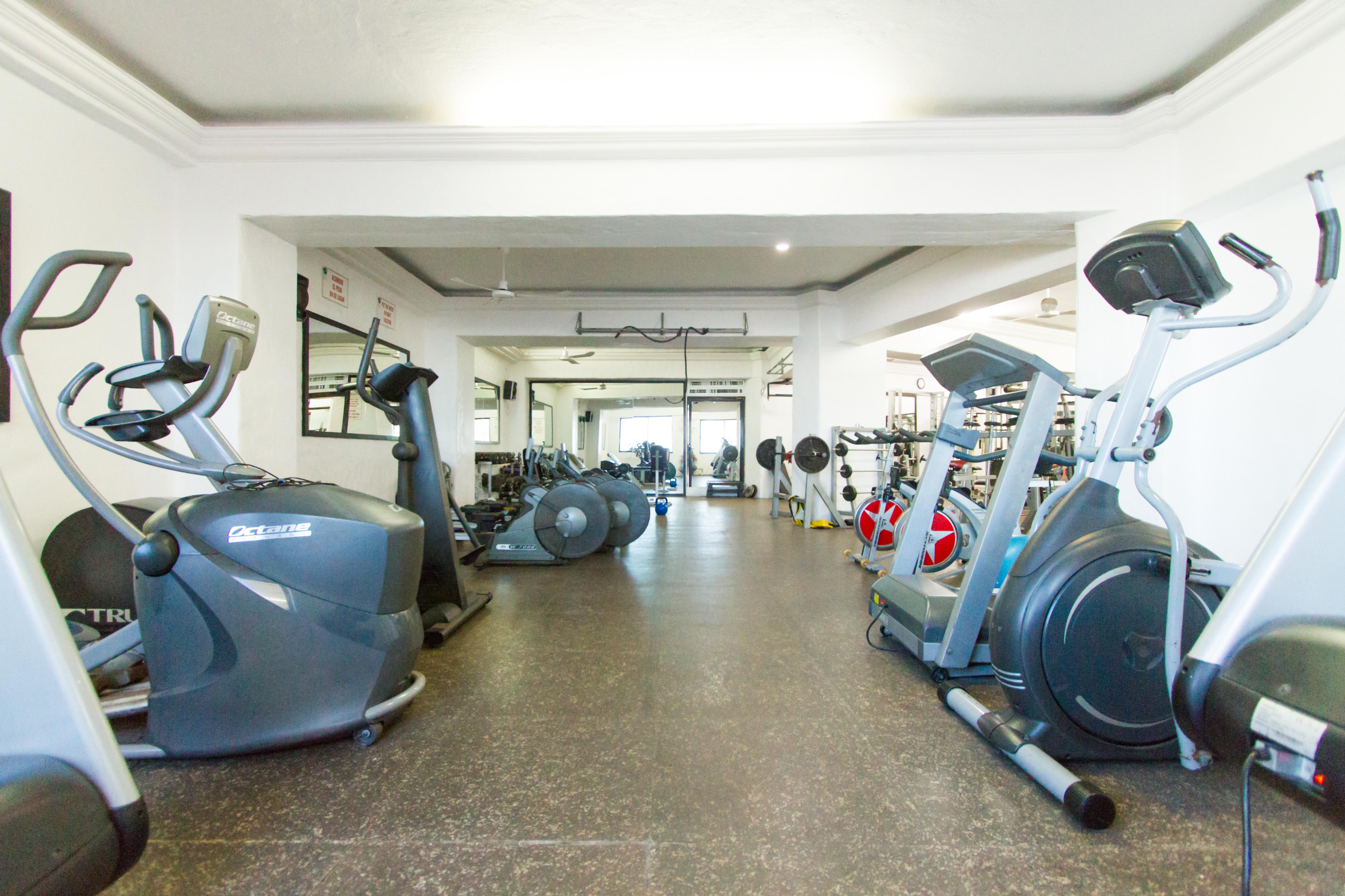 รอยัล บียาส รีสอร์ต Hotel มาซาตลัน ภายนอก รูปภาพ The gym at the hotel