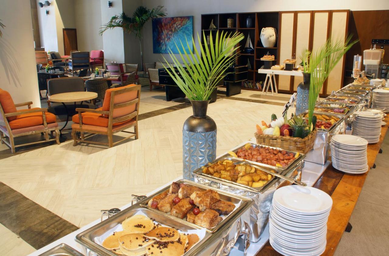 รอยัล บียาส รีสอร์ต Hotel มาซาตลัน ภายนอก รูปภาพ A buffet at a hotel