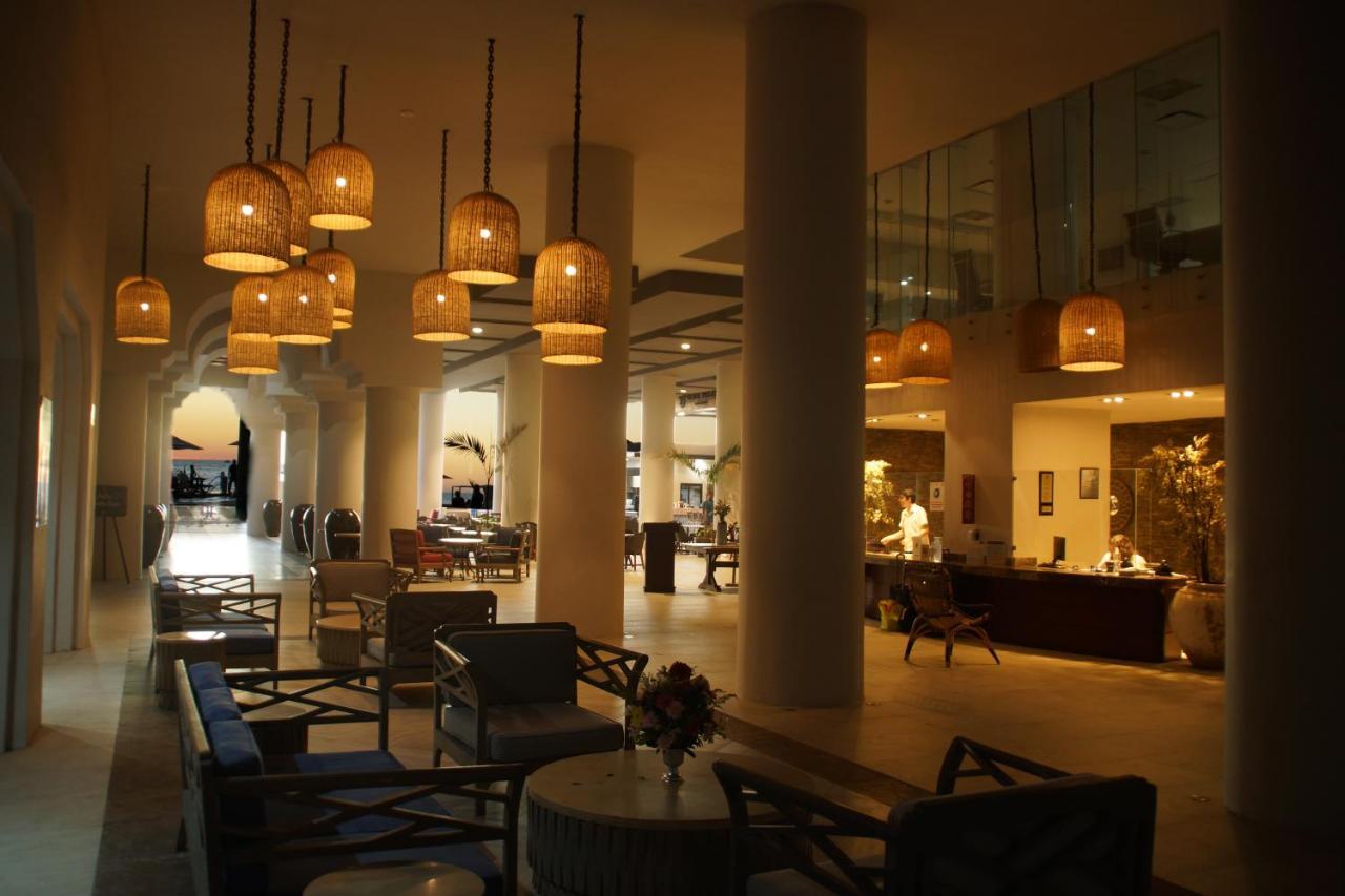 รอยัล บียาส รีสอร์ต Hotel มาซาตลัน ภายนอก รูปภาพ The lobby of the hotel