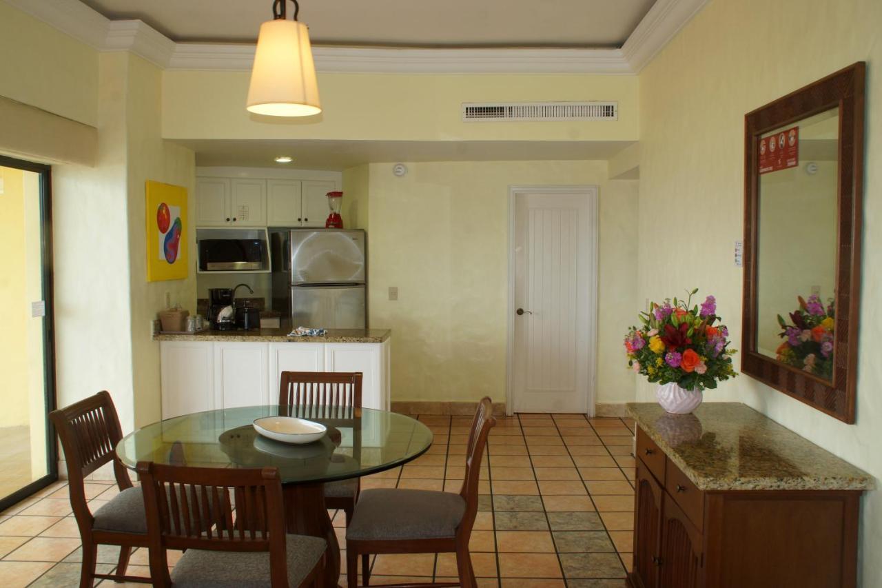 รอยัล บียาส รีสอร์ต Hotel มาซาตลัน ภายนอก รูปภาพ A typical kitchen in a hotel